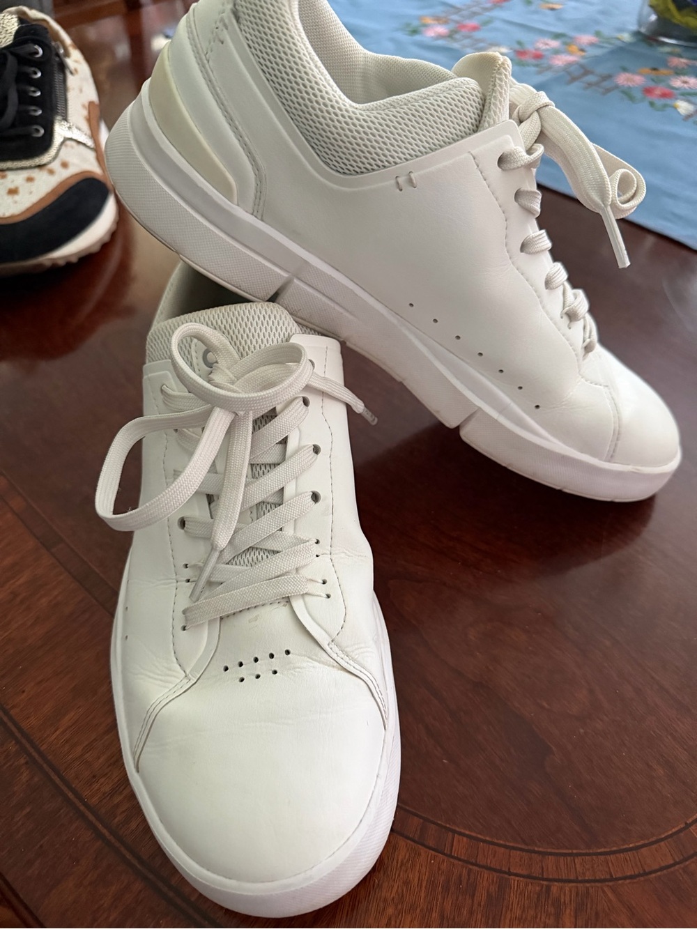 Women’s White Casual Leather Sneakers